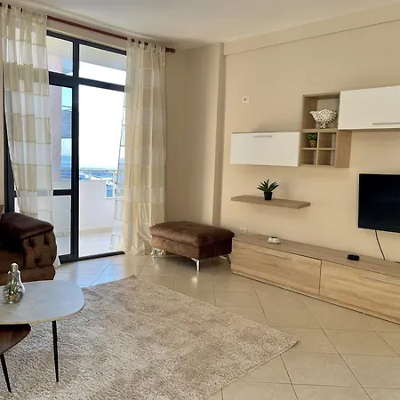 Spacious Promenade 3 Bedroom Appartamento Durrës