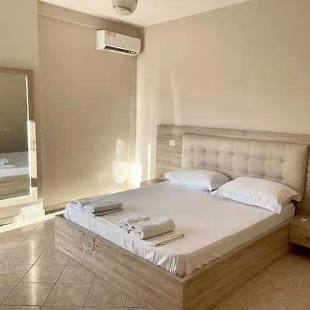 Spacious Promenade 3 Bedroom Appartamento Durrës