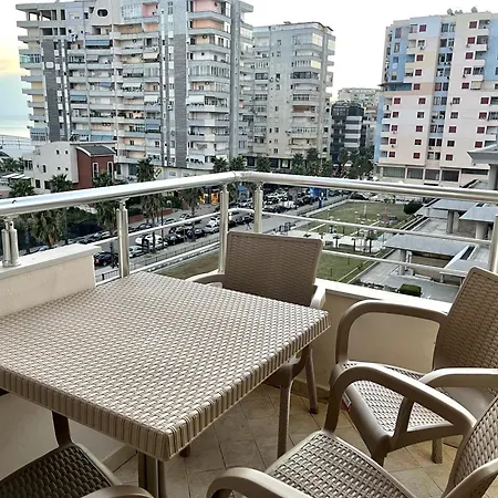 Spacious Promenade 3 Bedroom Appartamento Durrës